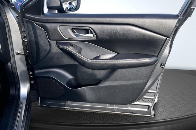 Used 2024 Nissan Rogue SV image 26