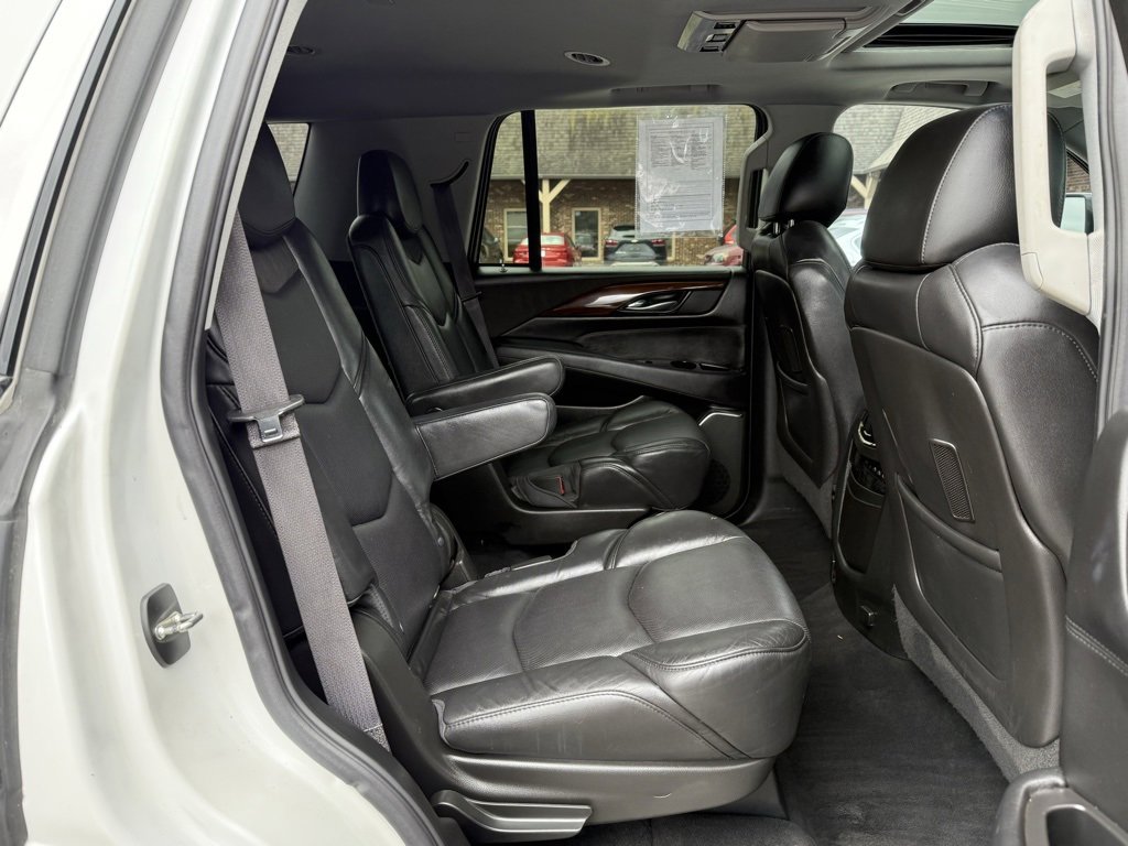 Used 2017 Cadillac Escalade Luxury image 22