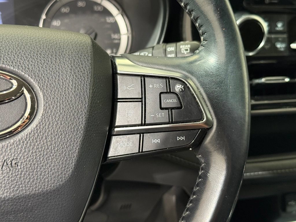 Used 2021 Toyota Highlander LE AWD/4WD image 25