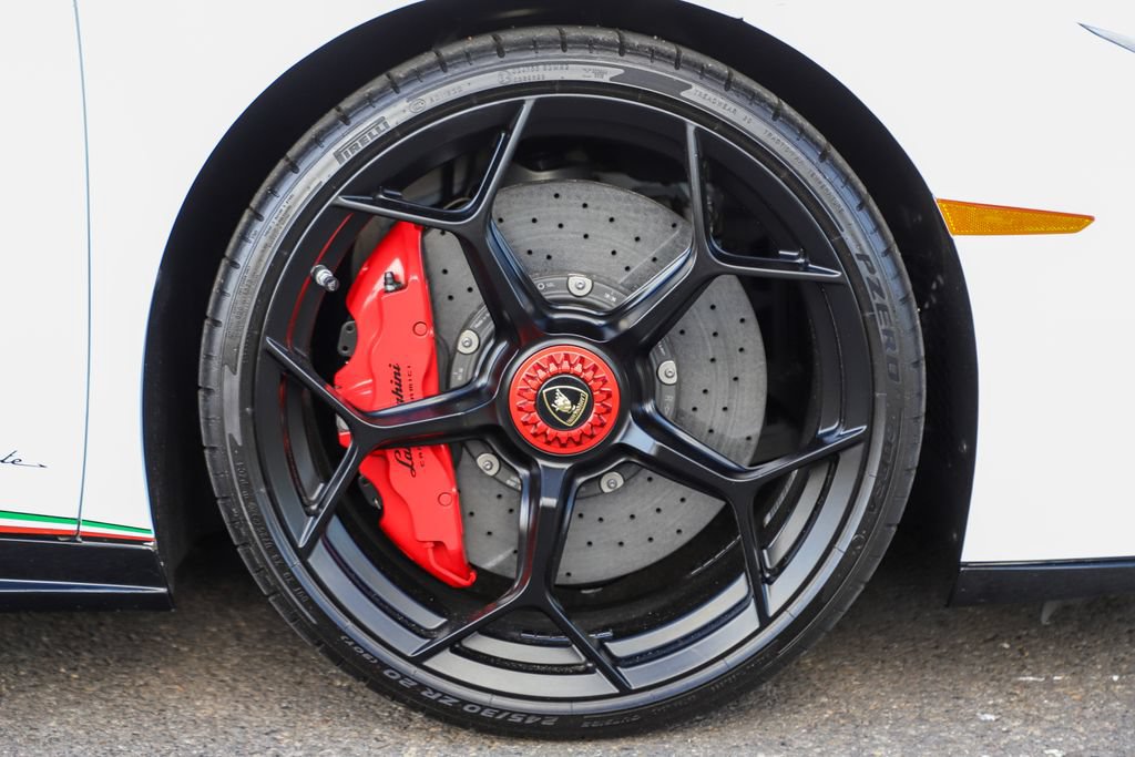 Used 2018 Lamborghini Huracan Performante AWD/4WD image 61