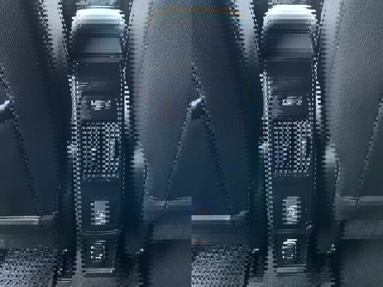 Used 2025 Jeep Compass Trailhawk image 19