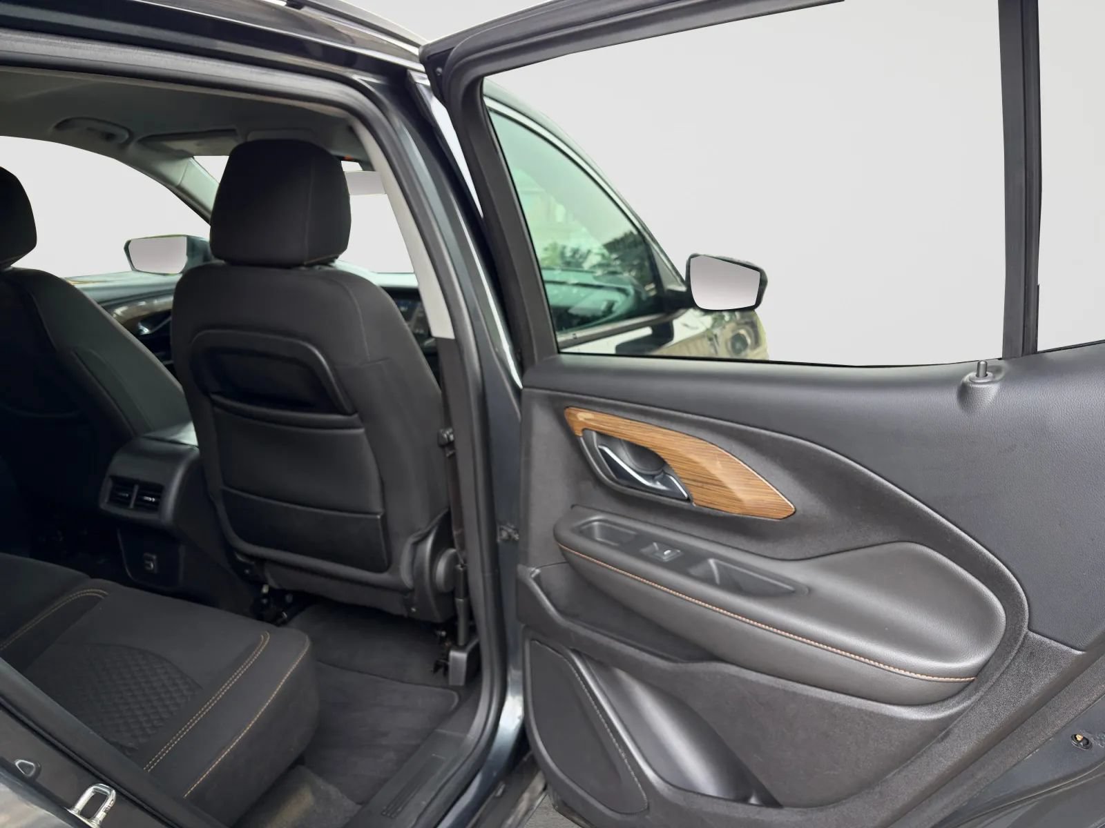 Used 2018 GMC Terrain SLE w/ Driver Convenience Package AWD/4WD image 17