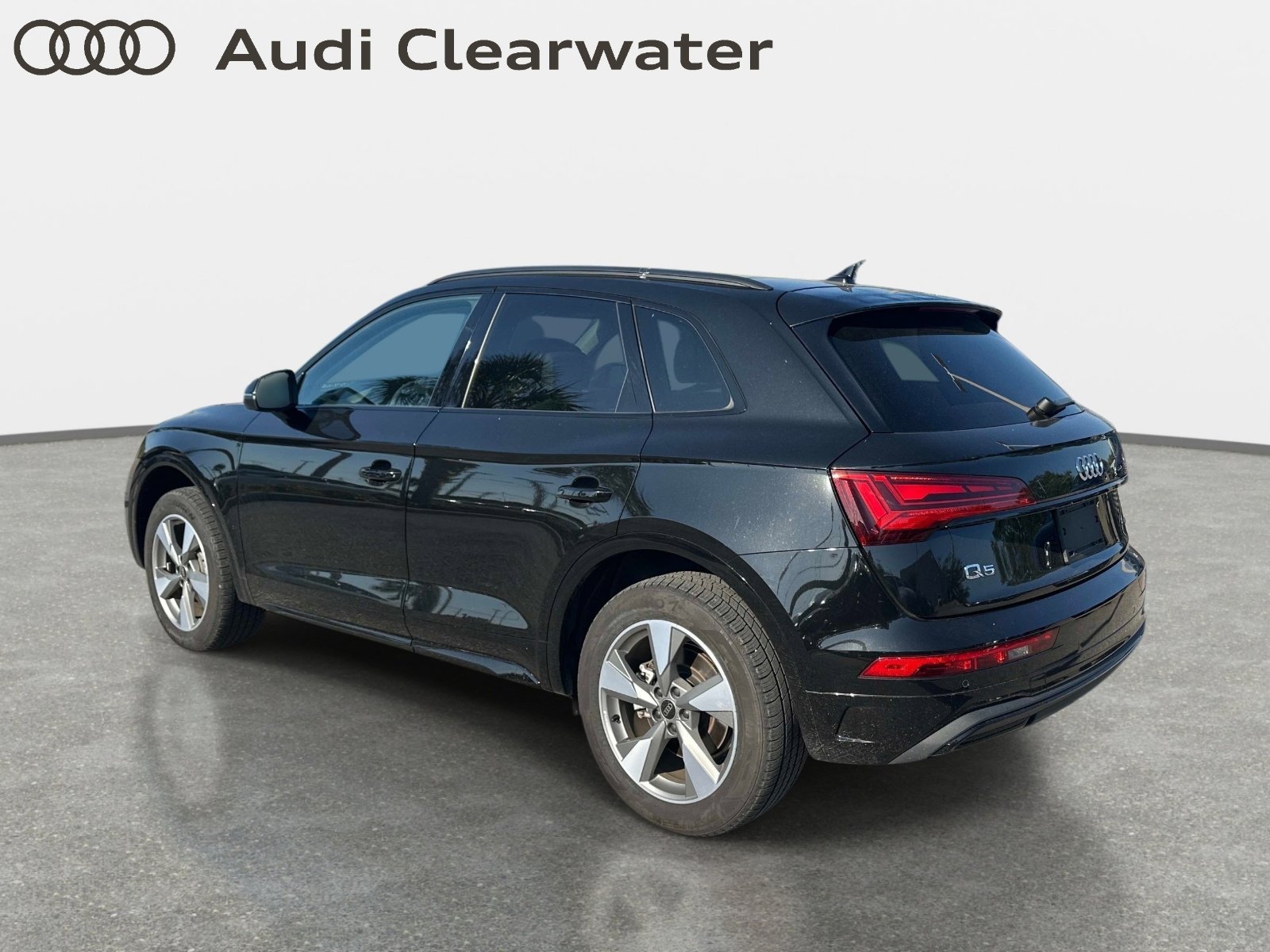 Used 2025 Audi Q5 2.0T Premium w/ Convenience Plus Package image 2