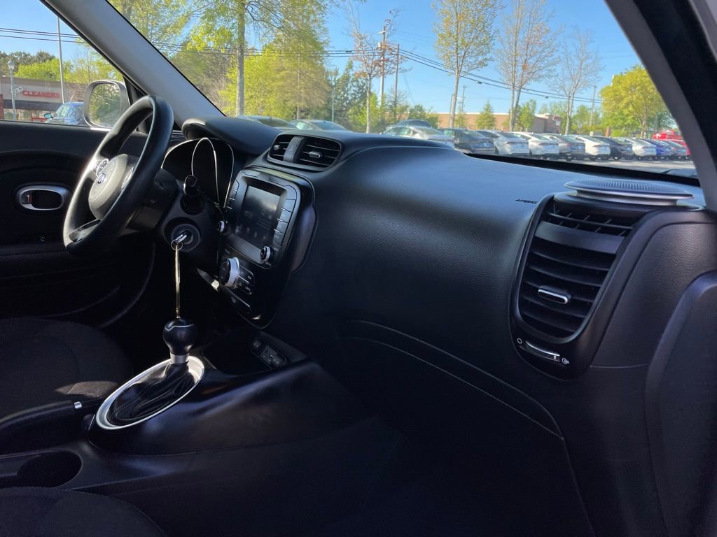 Used 2018 Kia Soul + FWD image 32