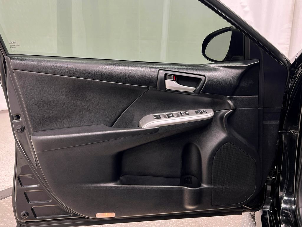 Used 2014 Toyota Camry SE image 13