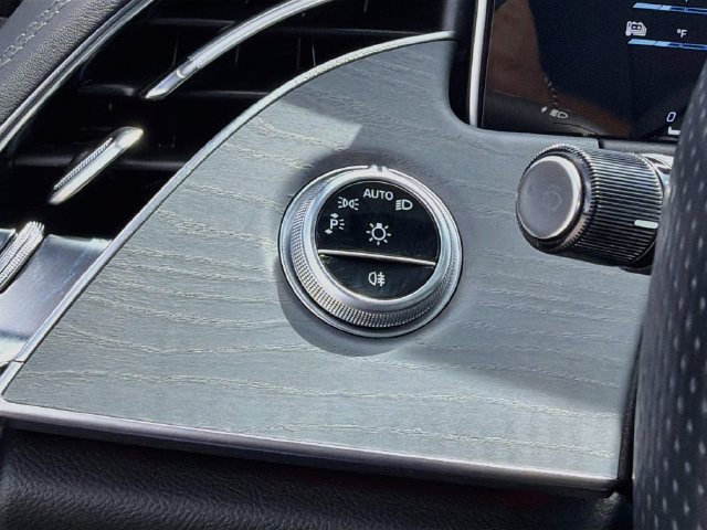 Used 2025 Mercedes-Benz E 53 AMG e 4MATIC Sedan image 35