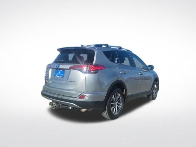 Used 2018 Toyota RAV4 LE image 6
