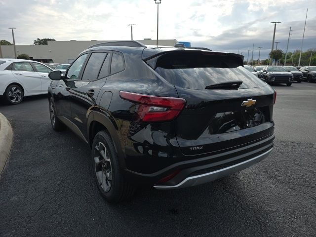 Used 2024 Chevrolet Trax LT FWD image 3