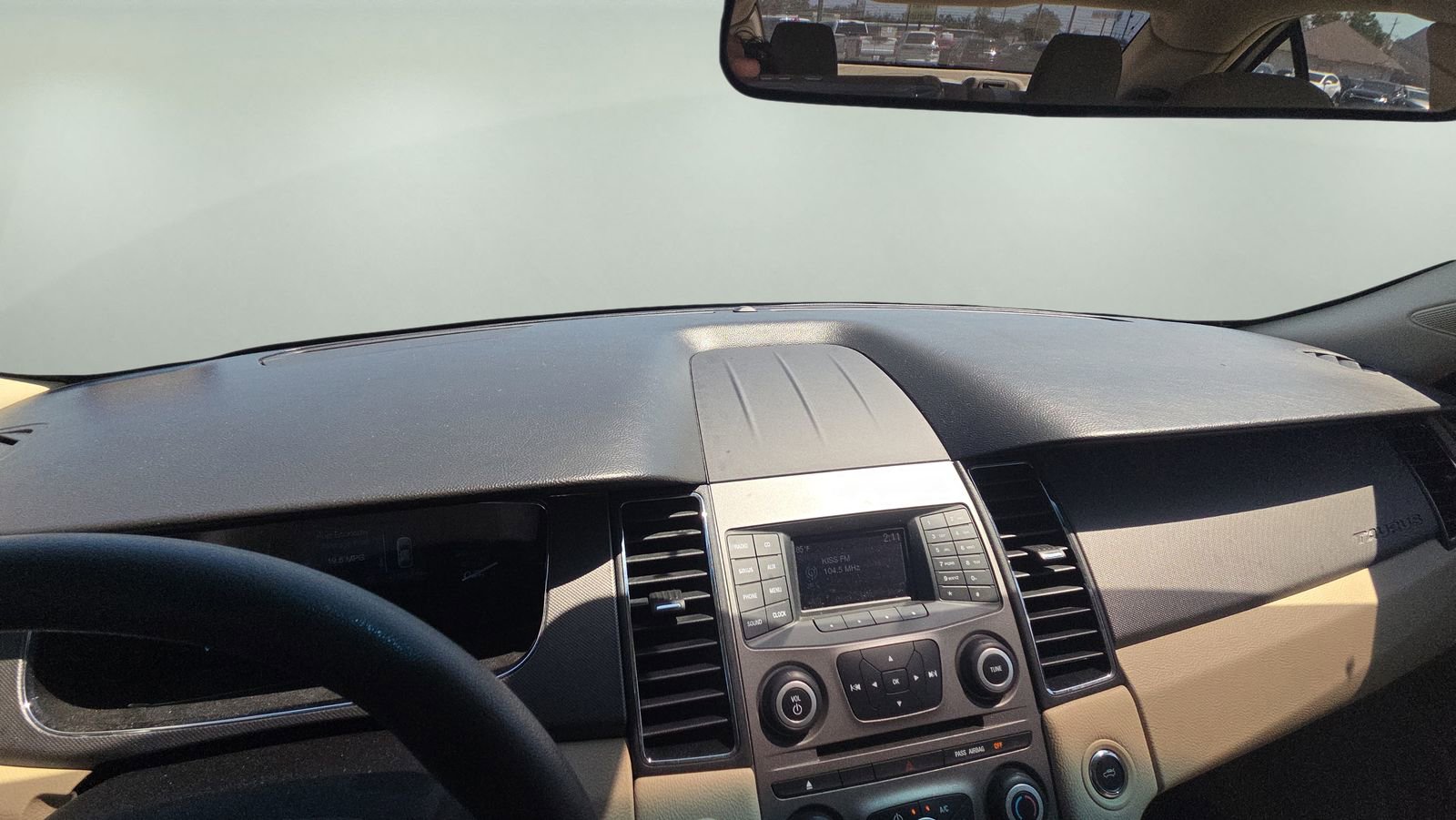 Used 2018 Ford Taurus SE FWD image 9