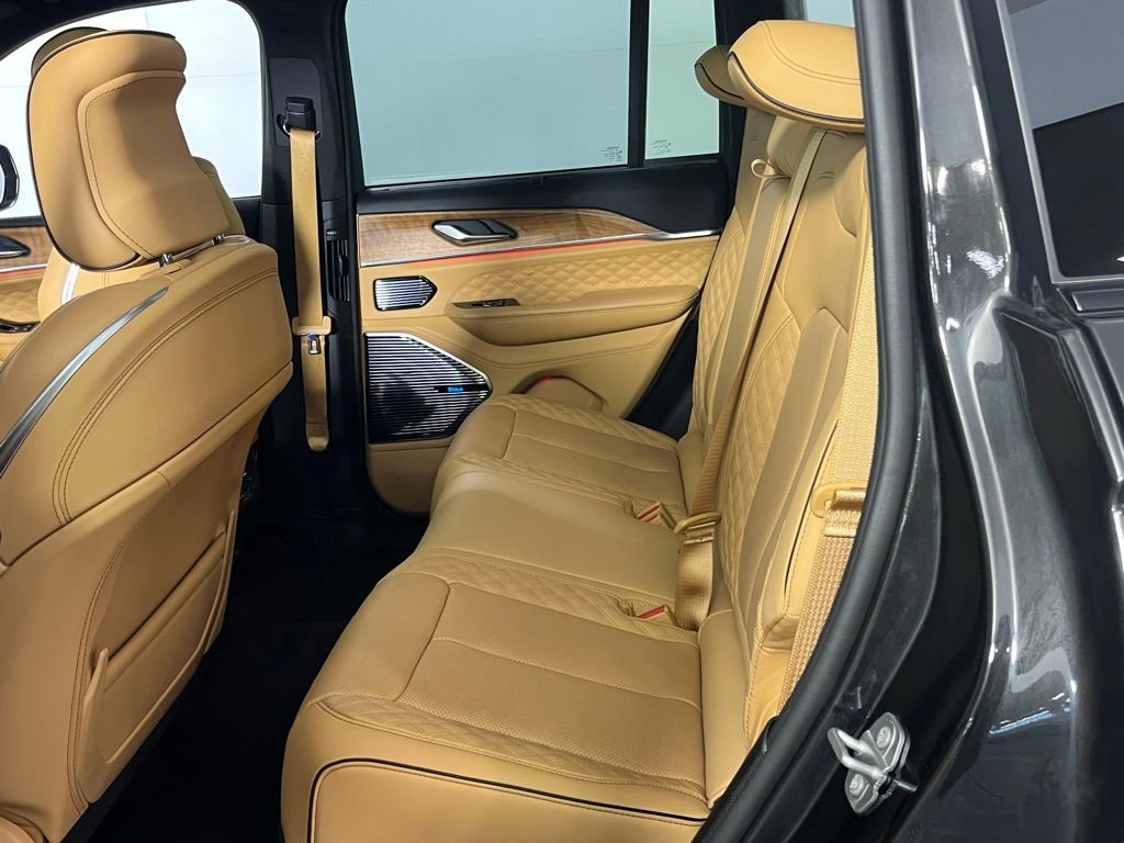 Used 2024 Jeep Grand Cherokee Summit image 25