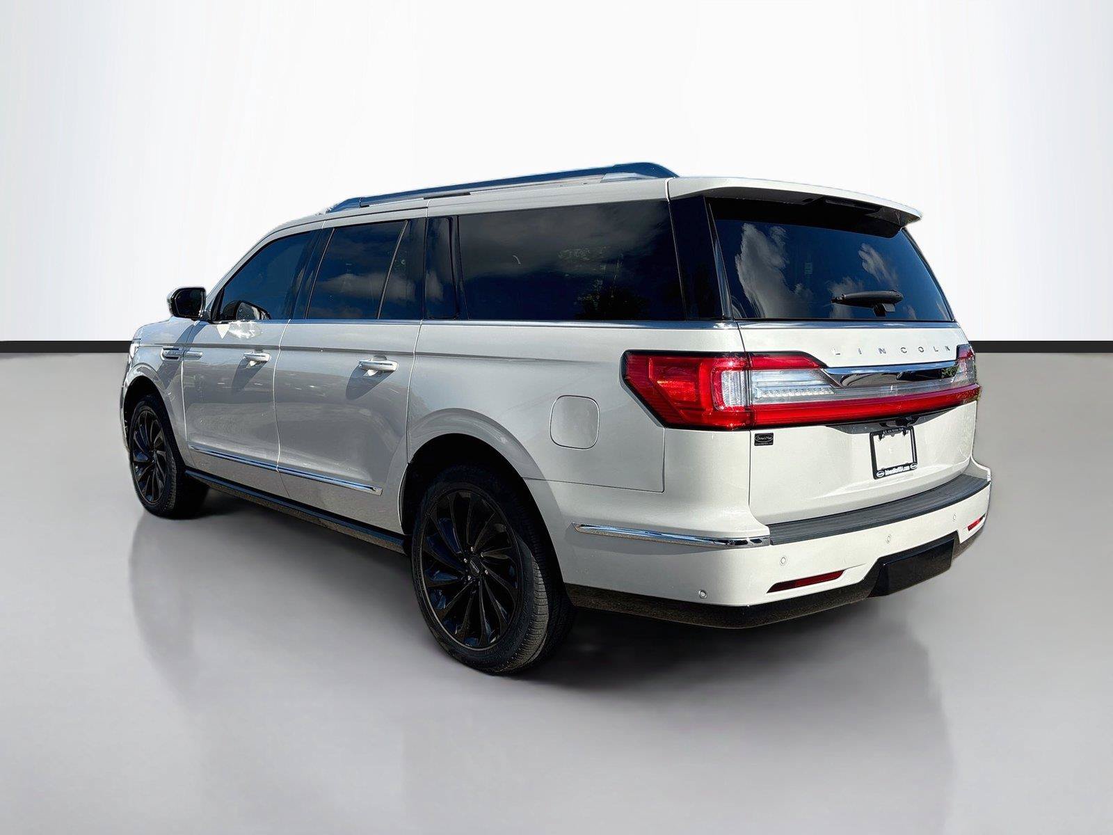 Used 2021 Lincoln Navigator L Reserve AWD/4WD image 5
