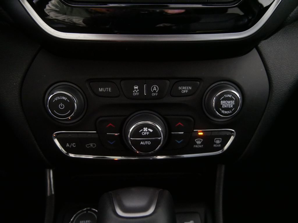 Used 2022 Jeep Cherokee Limited image 28