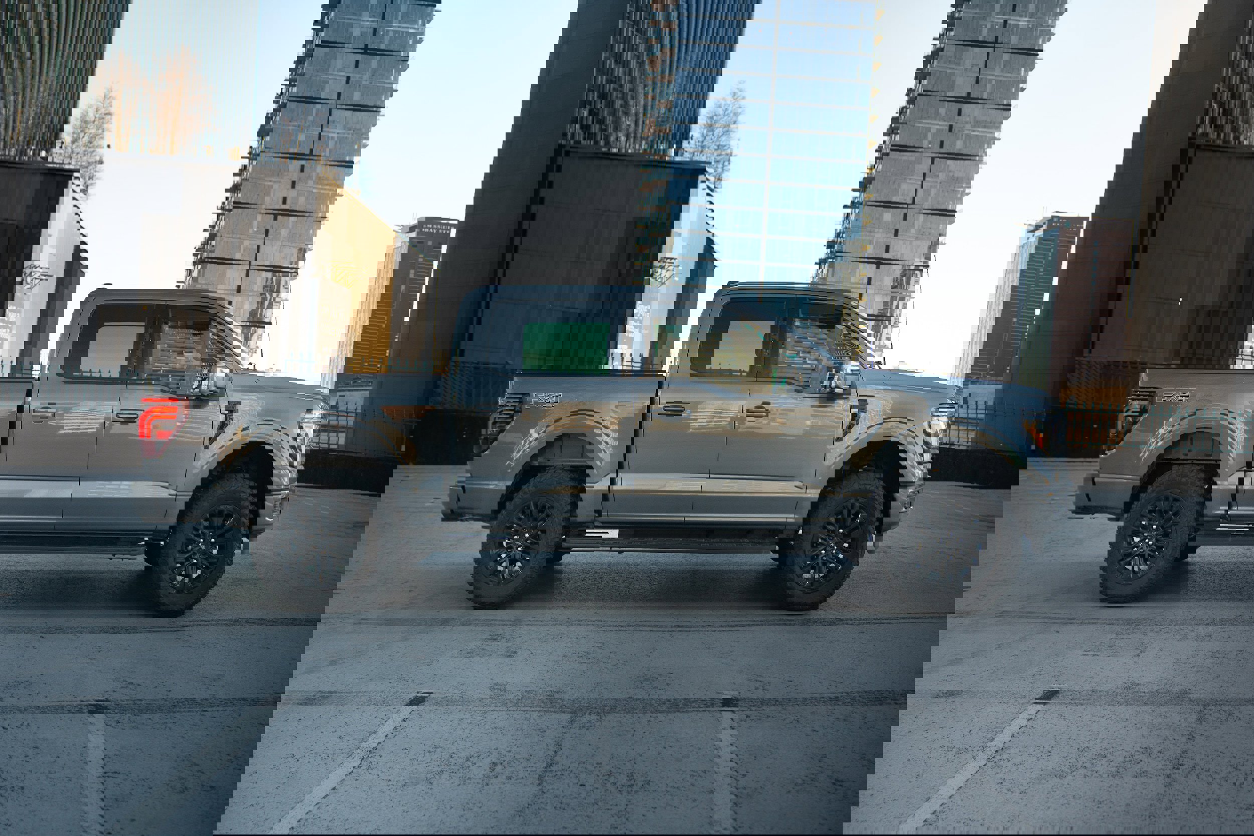 Used 2025 Ford F150 Lariat w/ Equipment Group 502A High image 13