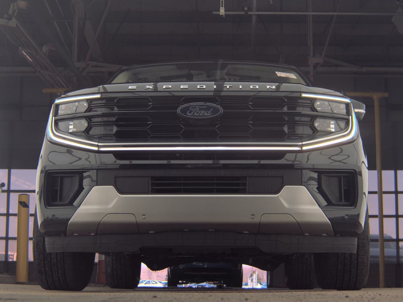 Used 2025 Ford Expedition Platinum AWD/4WD image 3
