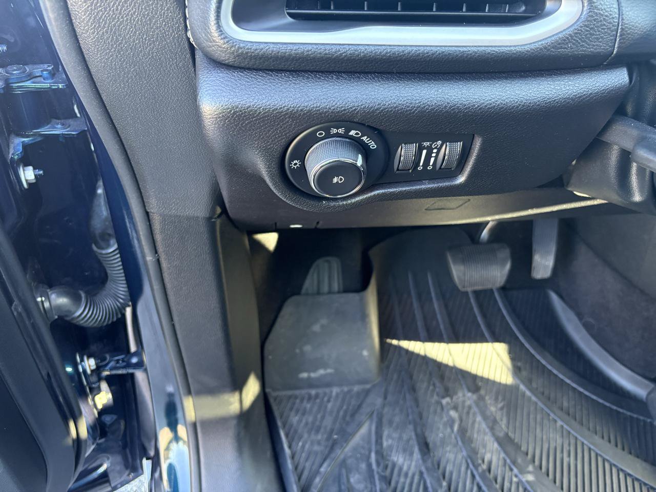 Used 2023 Chrysler Pacifica Touring-L w/ S Appearance Package FWD image 12