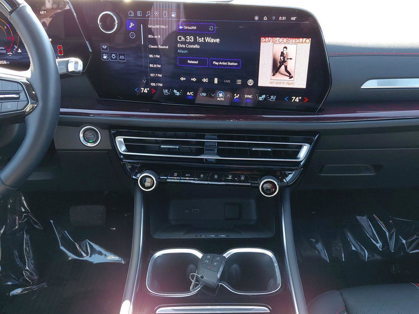 Used 2024 Chevrolet Traverse RS image 39