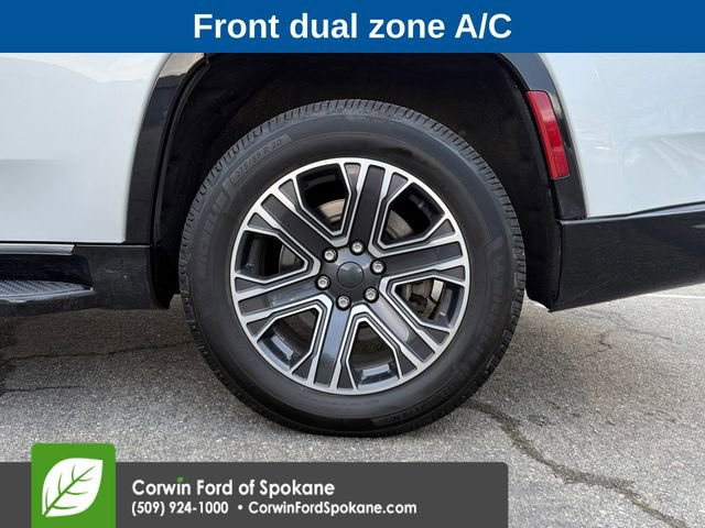 Used 2022 Jeep Wagoneer Series III w/ Flexible Seating Group image 9