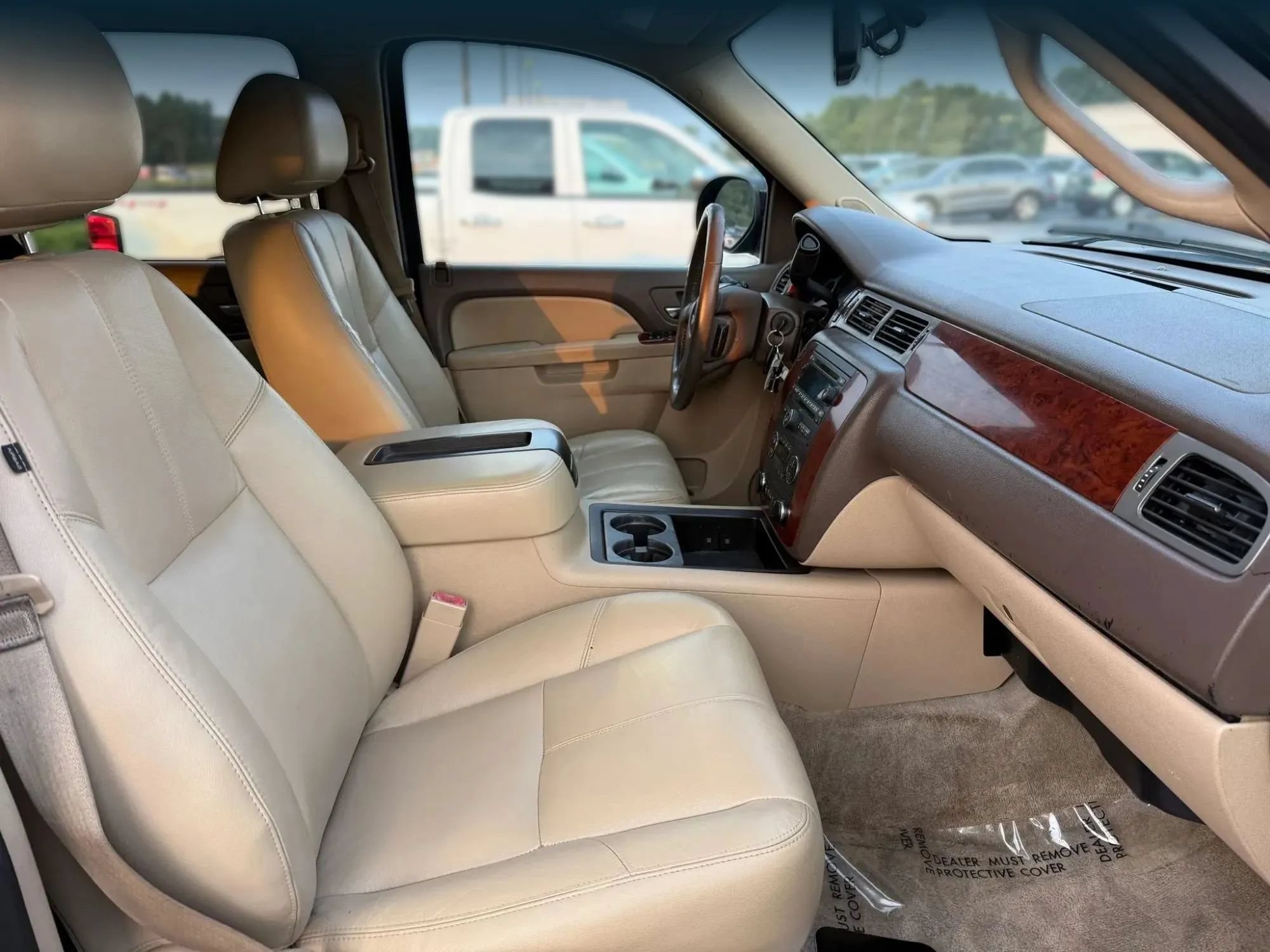 Used 2014 Chevrolet Suburban LT RWD image 18