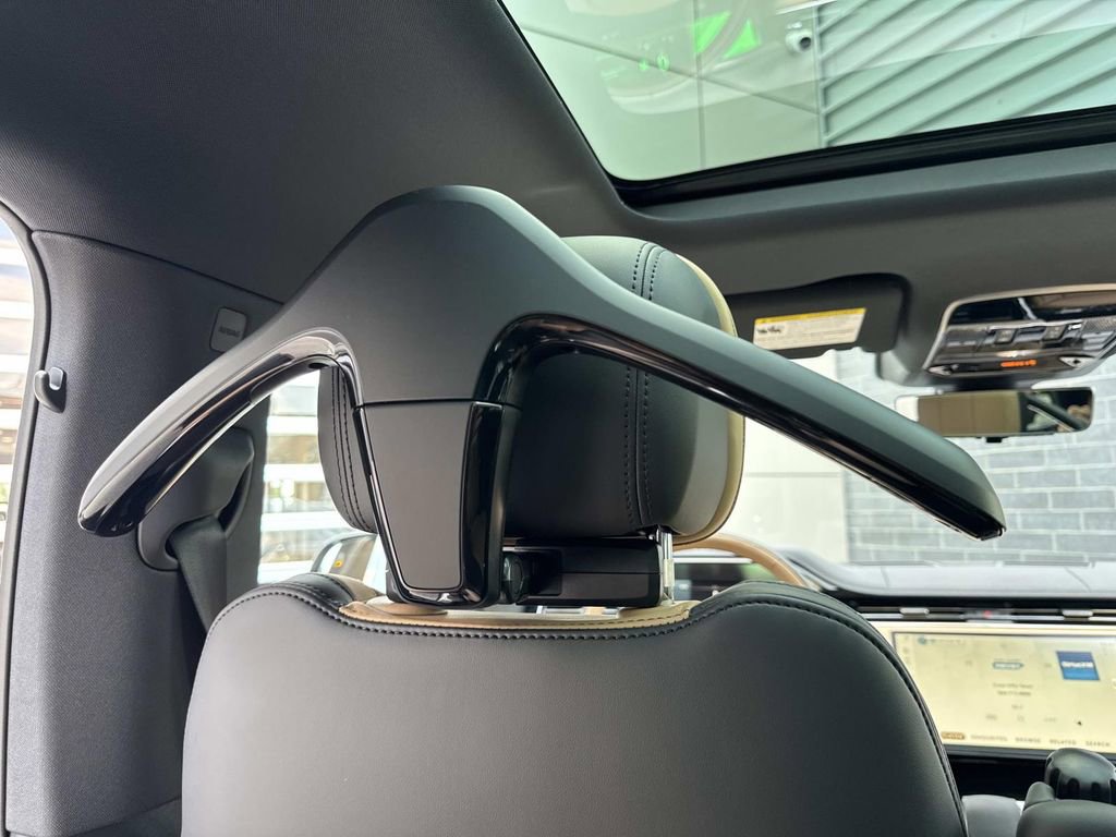 New 2026 Land Rover Range Rover Sport Dynamic SE AWD/4WD image 17