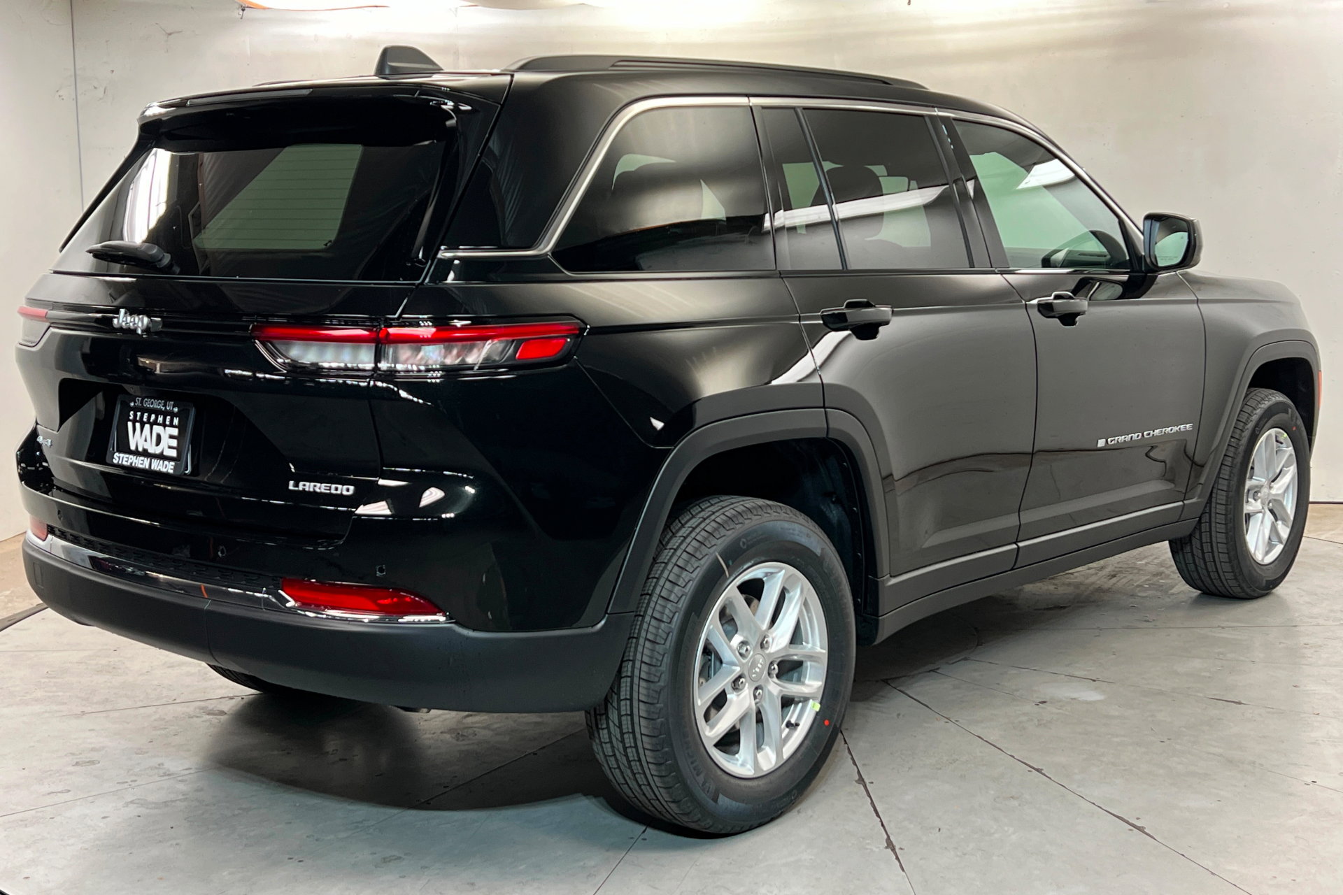 New 2026 Jeep Grand Cherokee Laredo AWD/4WD image 5