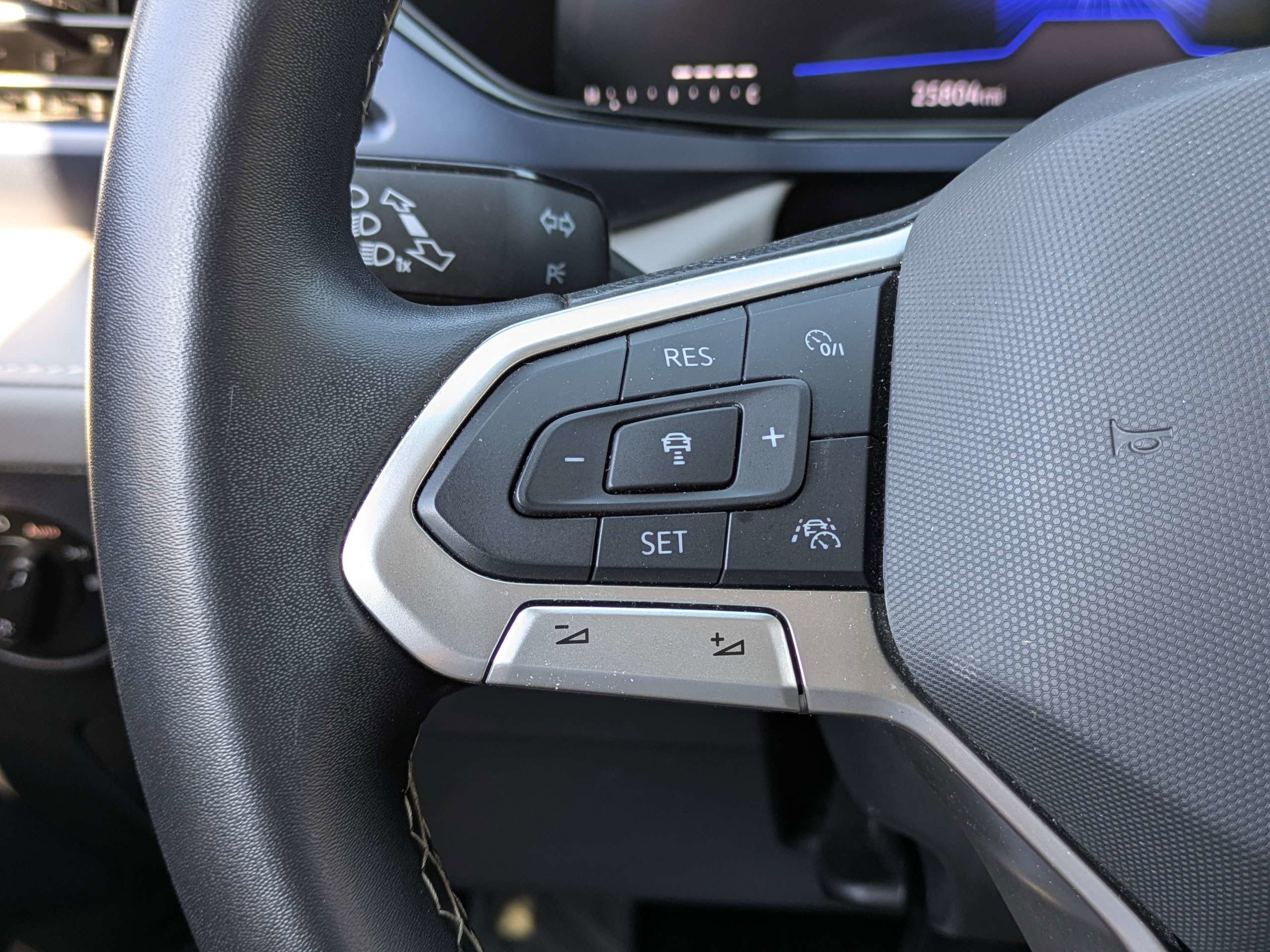 Used 2024 Volkswagen Taos SE image 24