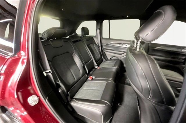 New 2025 Jeep Grand Cherokee Laredo image 11