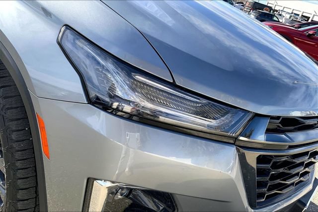 Used 2023 Chevrolet Traverse RS AWD/4WD image 29