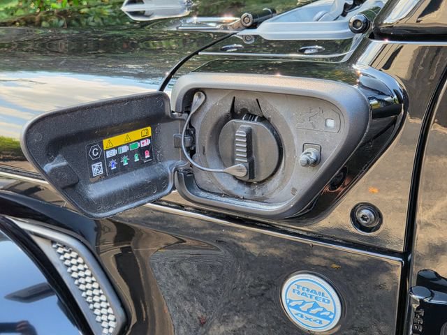 Used 2022 Jeep Wrangler Unlimited Sahara w/ Cold Weather Group AWD/4WD image 35