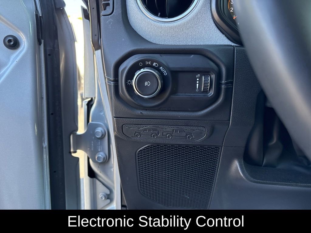 Used 2024 Jeep Wrangler Sahara image 17