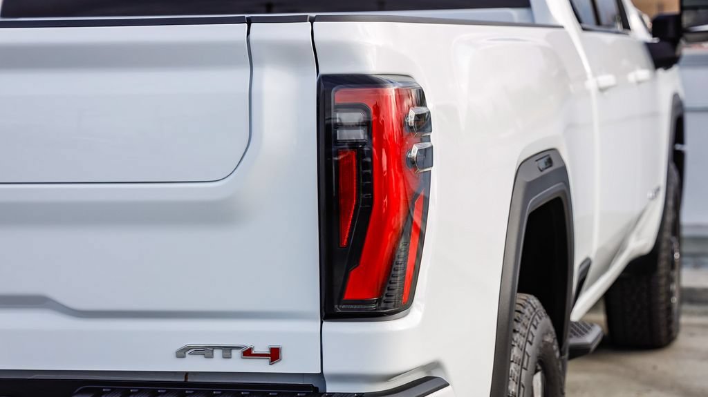 Used 2025 GMC Sierra 2500 AT4 AWD/4WD image 10