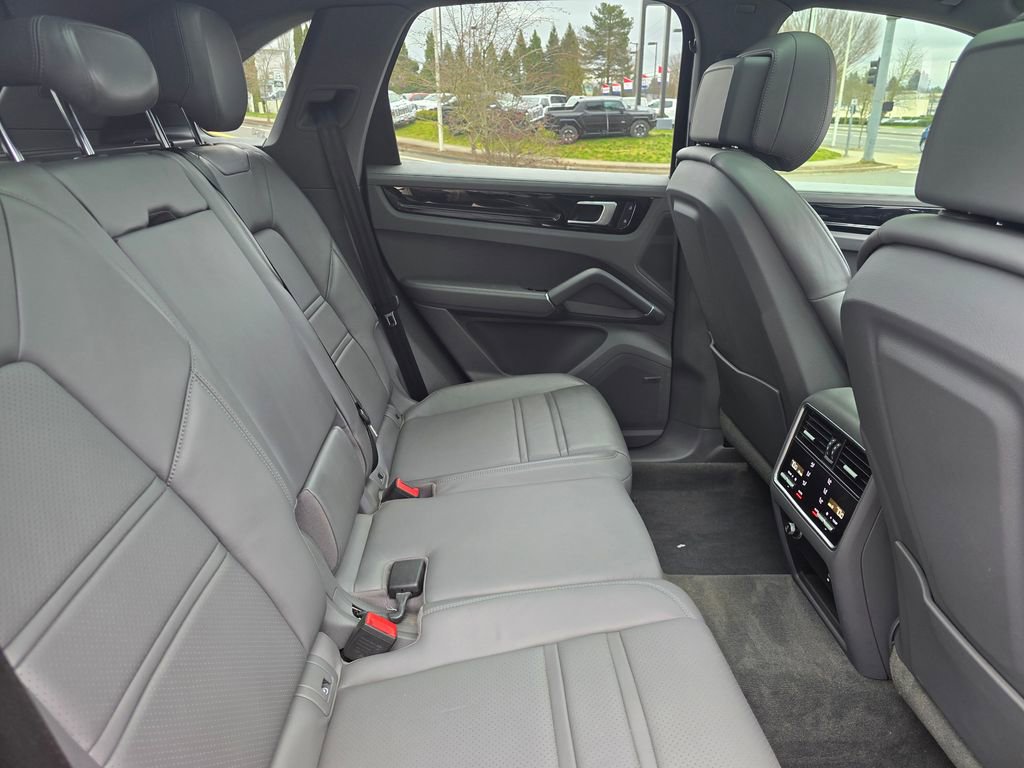 Used 2022 Porsche Cayenne E-Hybrid image 51