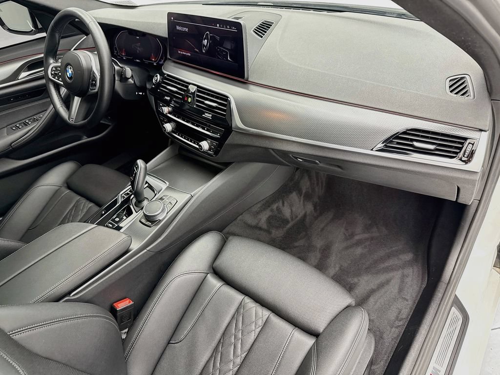 Used 2022 BMW 530i w/ M Sport Package RWD image 16