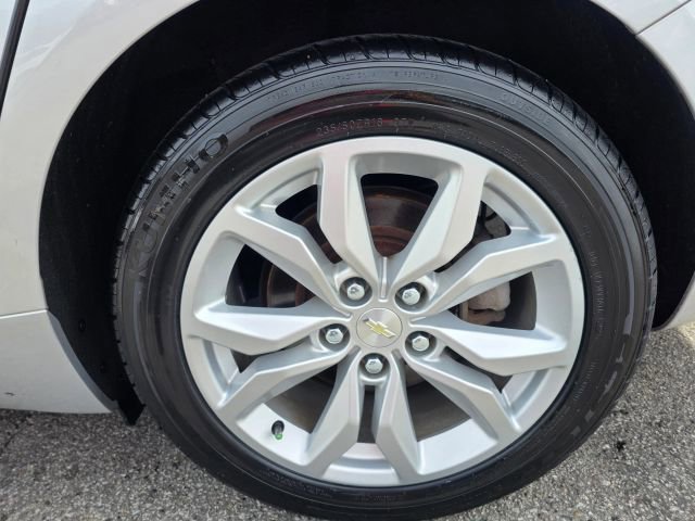 Used 2019 Chevrolet Impala LT w/ Sunroof and Spoiler Package FWD image 10