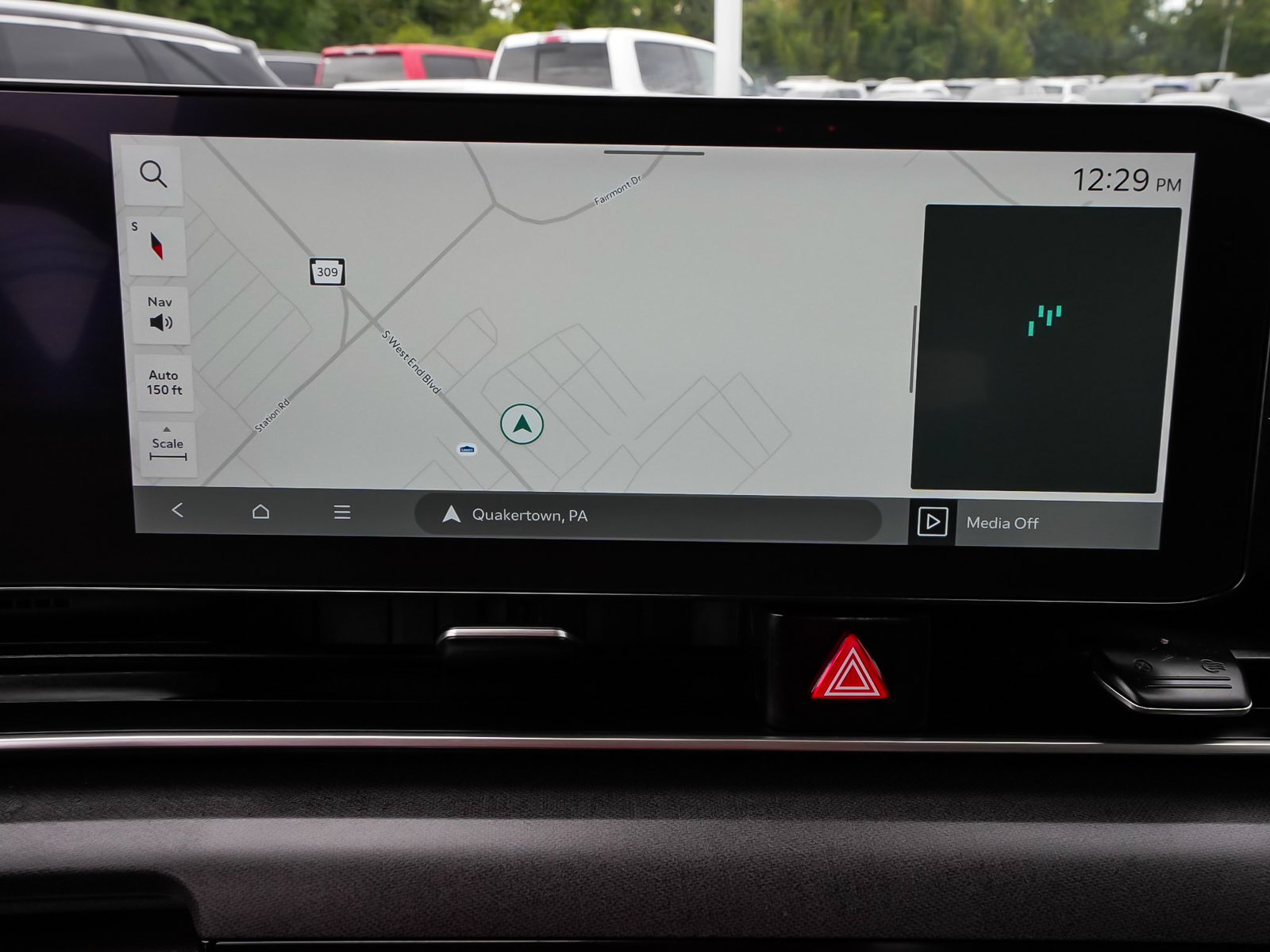 Used 2025 Kia Carnival EX FWD image 28