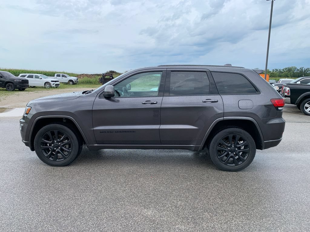 Used 2020 Jeep Grand Cherokee Altitude AWD/4WD image 4