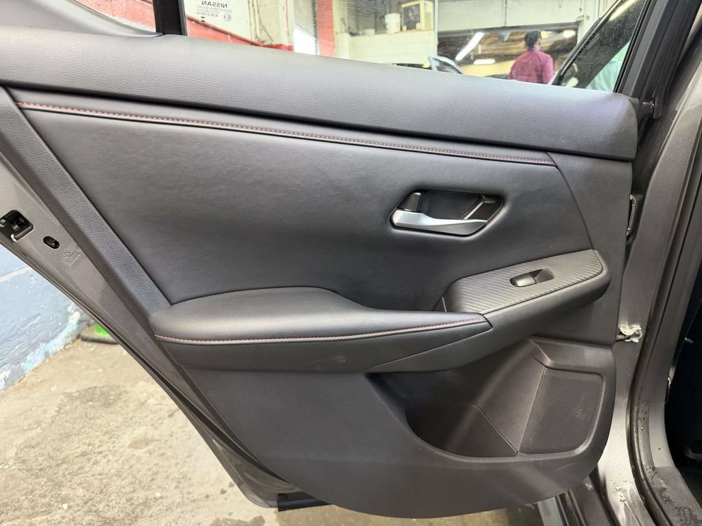 Used 2025 Nissan Sentra SR w/ SR Premium Package FWD image 17