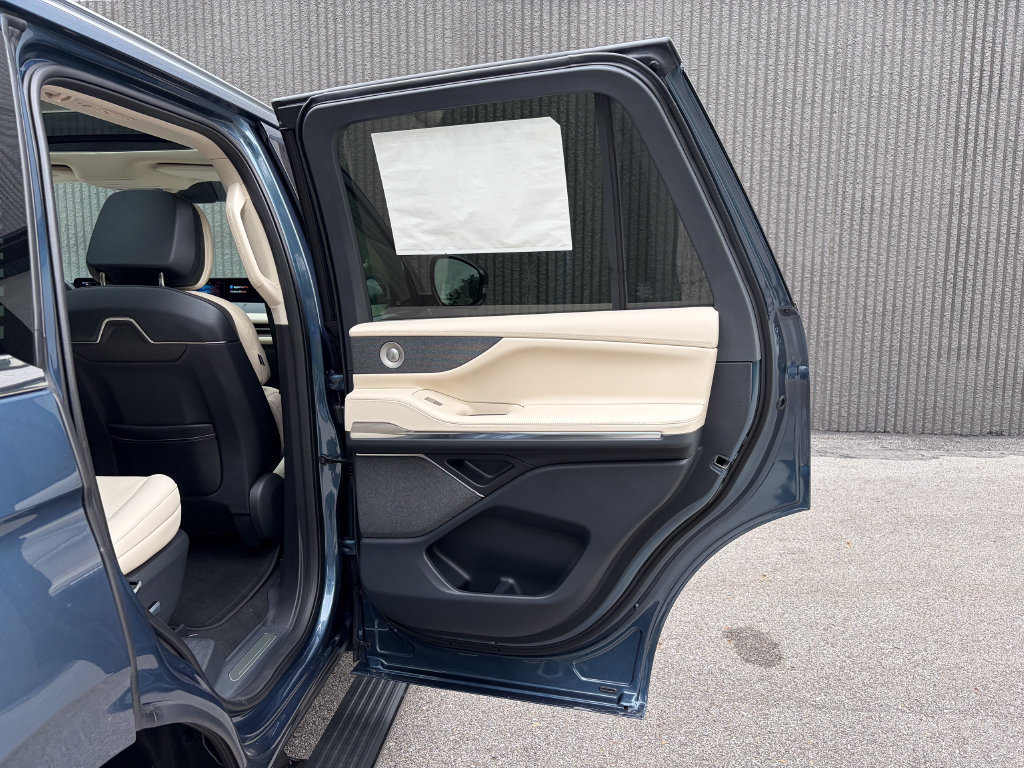 New 2027 Lincoln Navigator Reserve AWD/4WD image 32