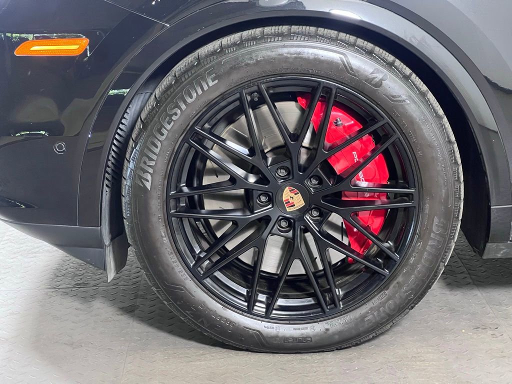 Certified 2025 Porsche Cayenne Turbo AWD/4WD image 11