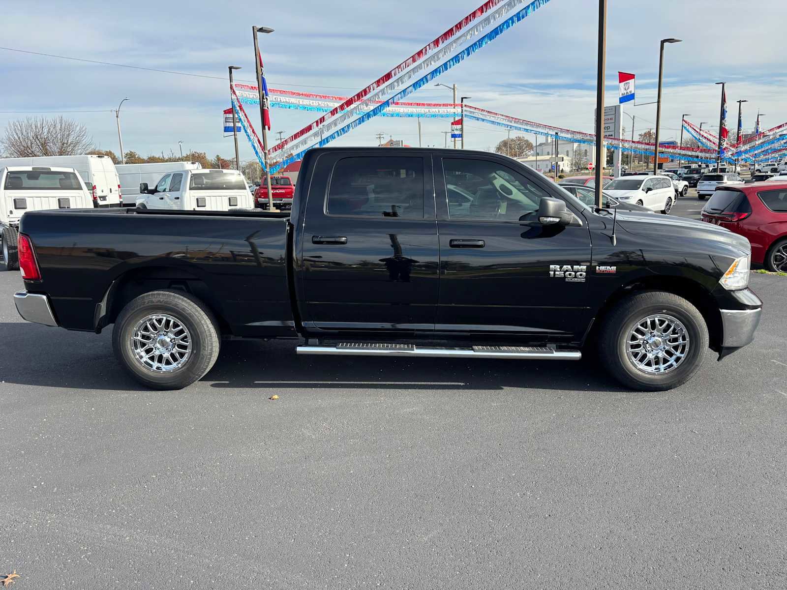 Used 2020 RAM 1500 Classic SLT w/ Luxury Group image 2