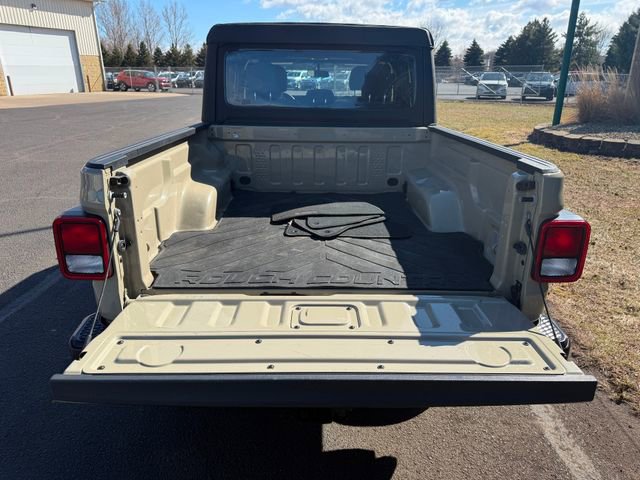 Used 2022 Jeep Gladiator Sport image 3