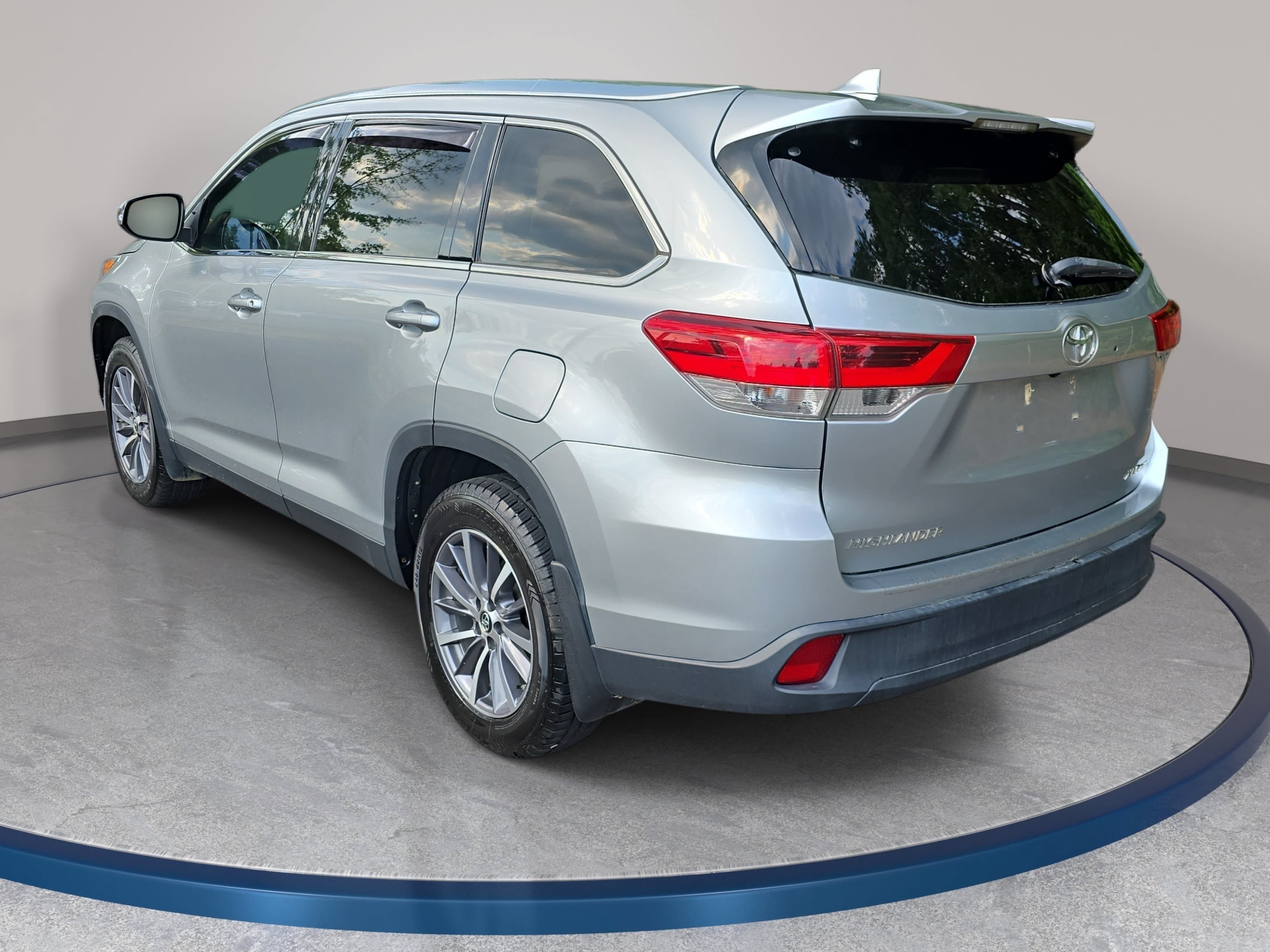 Used 2019 Toyota Highlander XLE AWD/4WD image 7