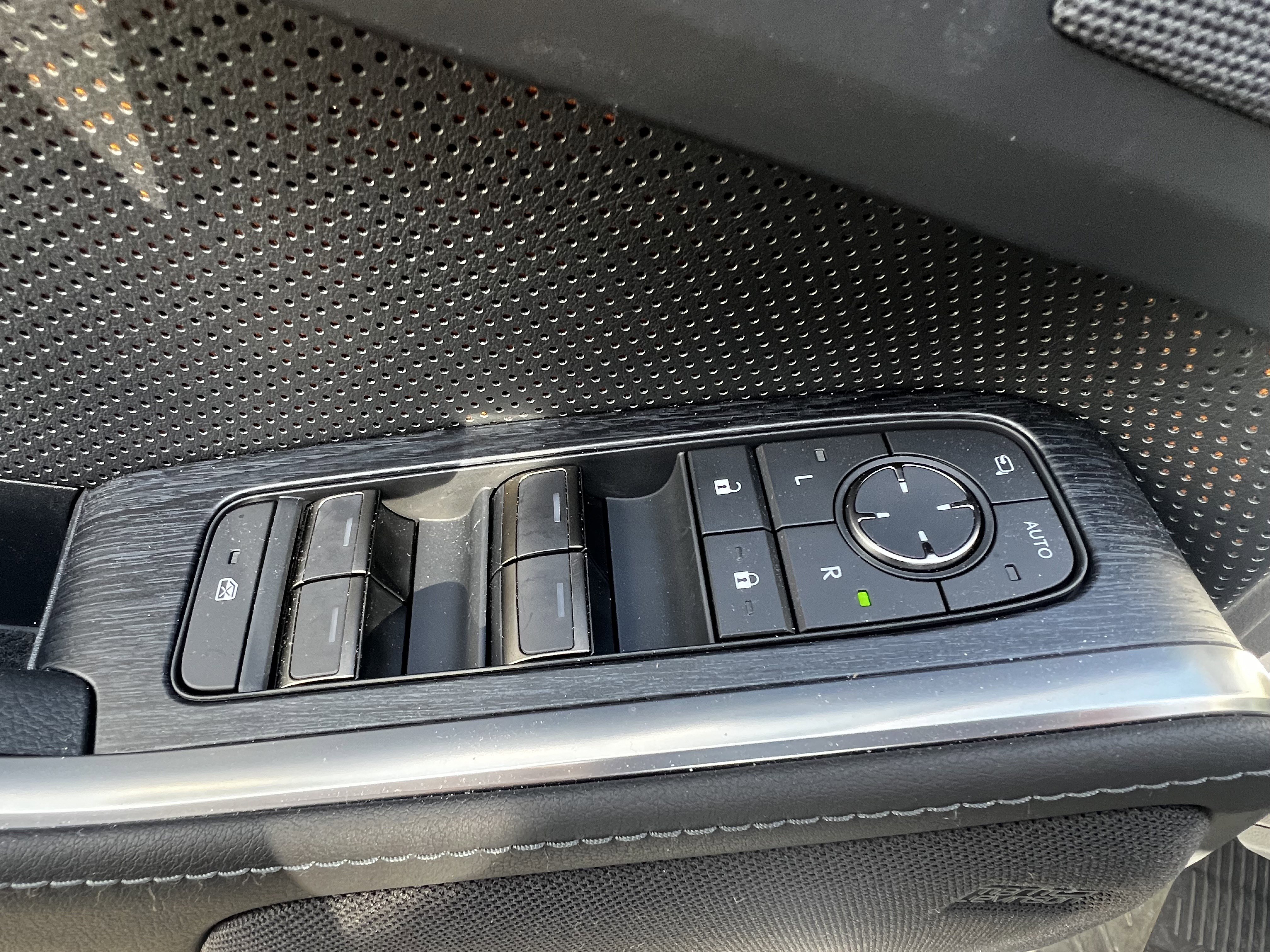 Used 2025 Lexus GX 550 w/ Accessory Package (2T) image 14