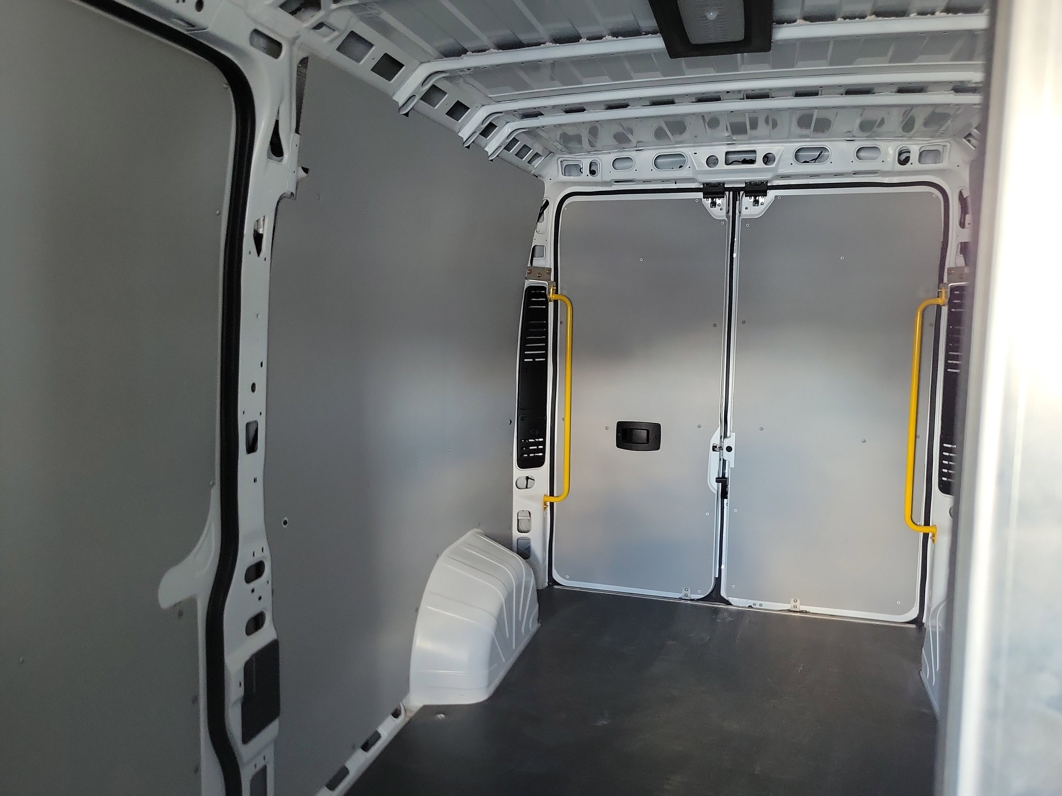 Used 2025 RAM ProMaster 2500 w/ Convenience Group FWD image 15