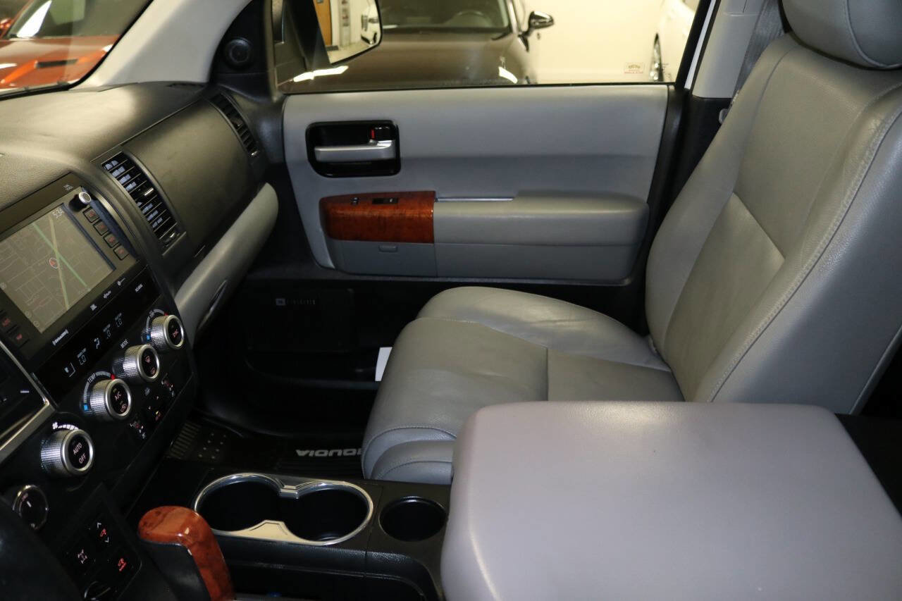Used 2020 Toyota Sequoia Platinum image 87