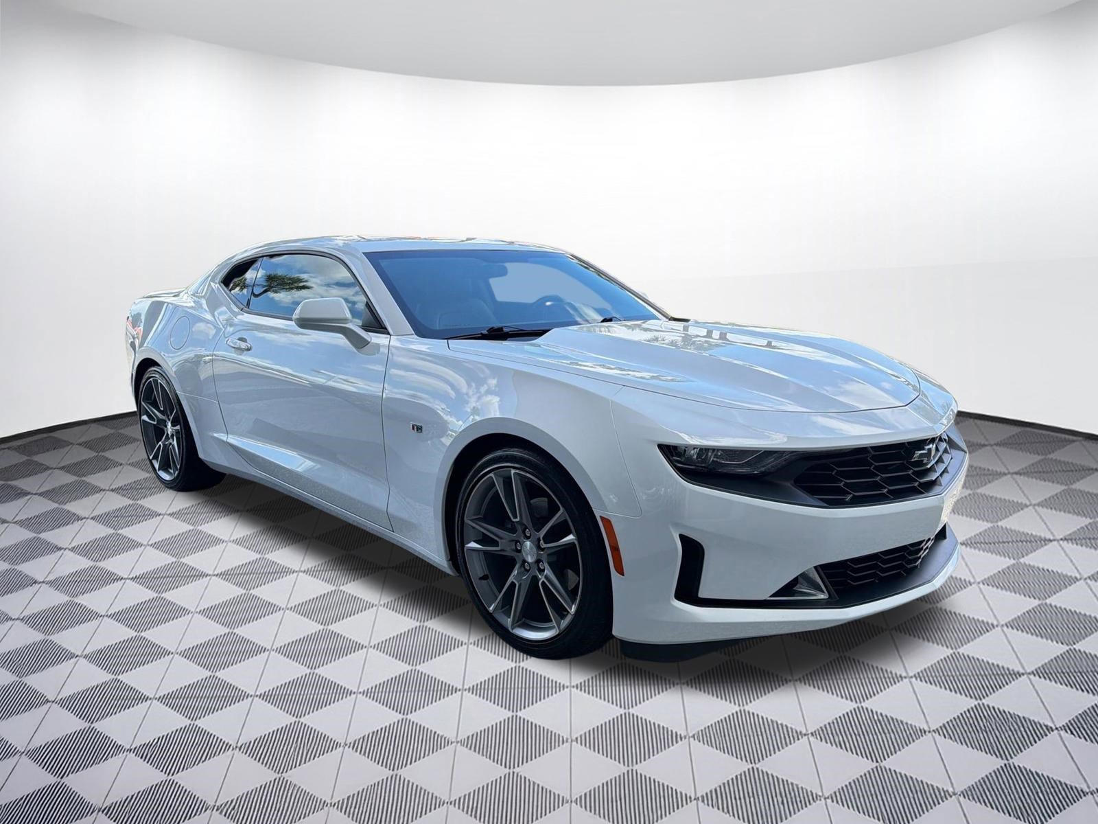 Used 2020 Chevrolet Camaro LT w/ RS Package RWD image 18