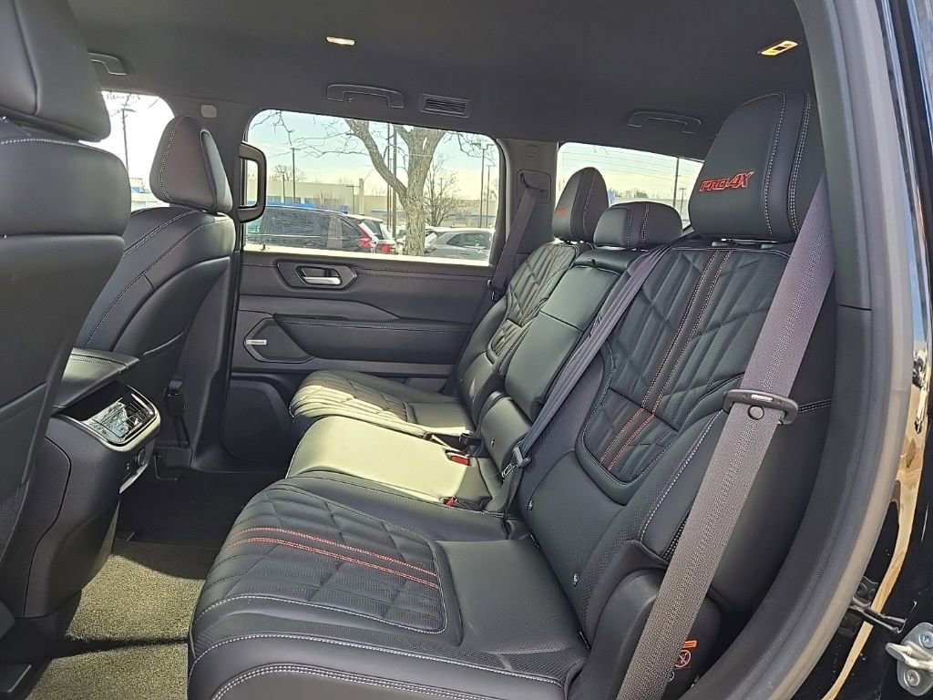 Used 2025 Nissan Armada PRO-4X image 10