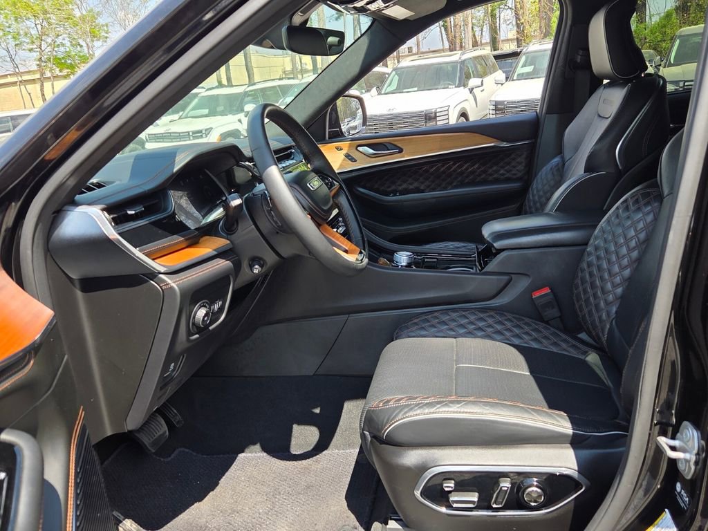 Used 2024 Jeep Grand Cherokee L Summit AWD/4WD image 5
