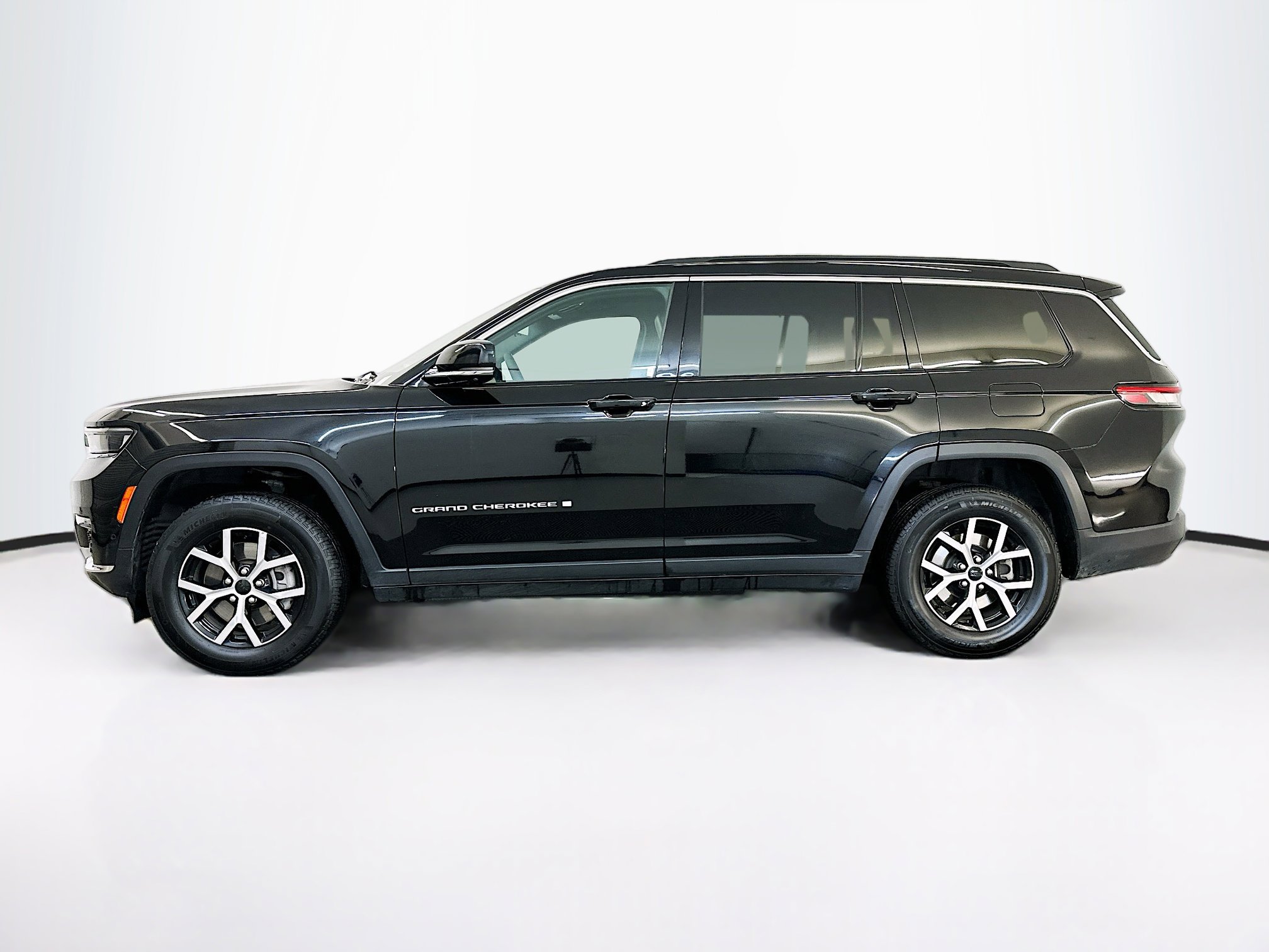 Used 2024 Jeep Grand Cherokee L Limited w/ Luxury Tech Group II image 4