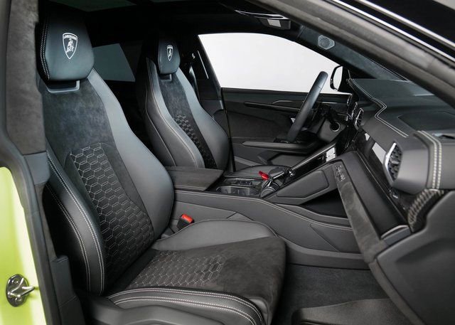 Used 2022 Lamborghini Urus image 3