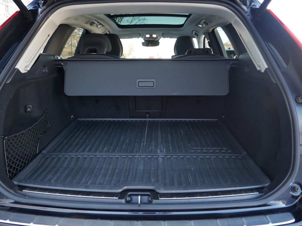 Used 2023 Volvo XC60 T8 Ultimate w/ Climate Package image 25